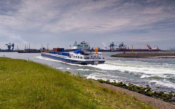Mehr Platz für die Binnenschifffahrt in Rotterdam