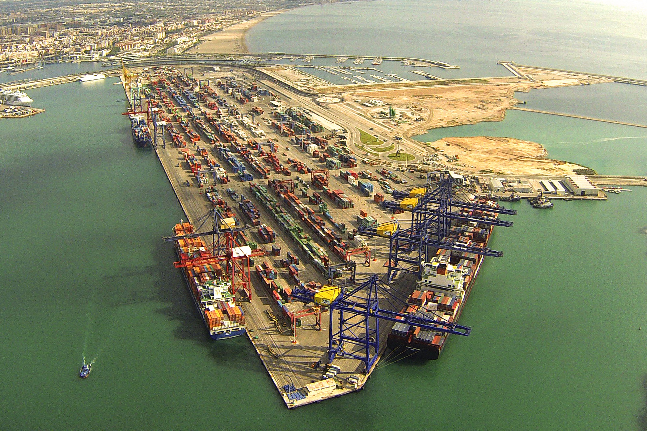 APM Terminals to acquire 100 percent of Grup Maritim TCB