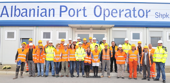 Blockade des EMS APO Ostterminal im albanischen Hafen Durres