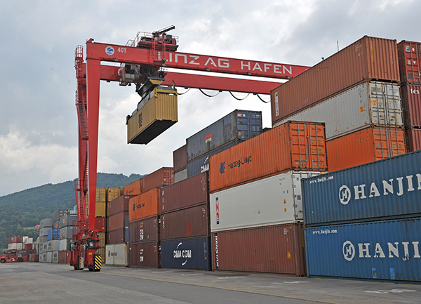 Port of Linz registered record year with regard to container handling