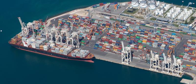 Hafen Koper: Neue Krane für das Containerterminal