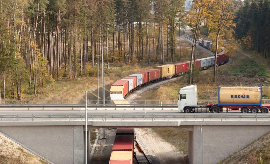 Rail Cargo Group transportiert Vollcontainer der Wacker Chemie nach Triest