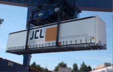 JCL Logistics bringt wöchentlich 2 Mio. Flaschen Beck’s auf die Schiene
