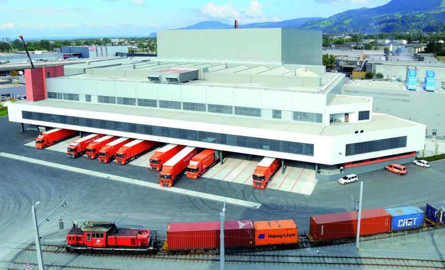 Innovatives Bahn-Rundlauf-Konzept für Container bei Blum
