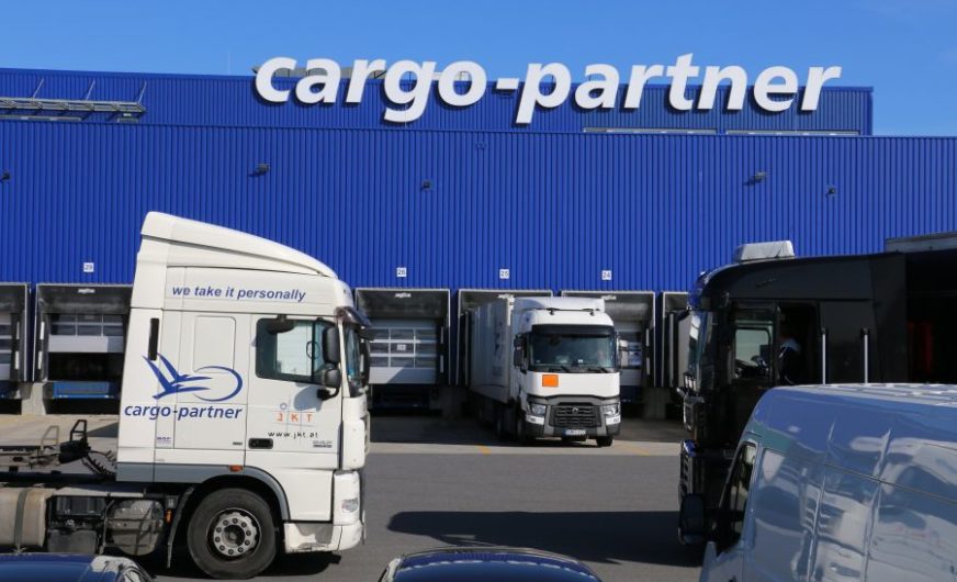 cargo-partner investiert in eine Logistikhalle auf Holzbasis