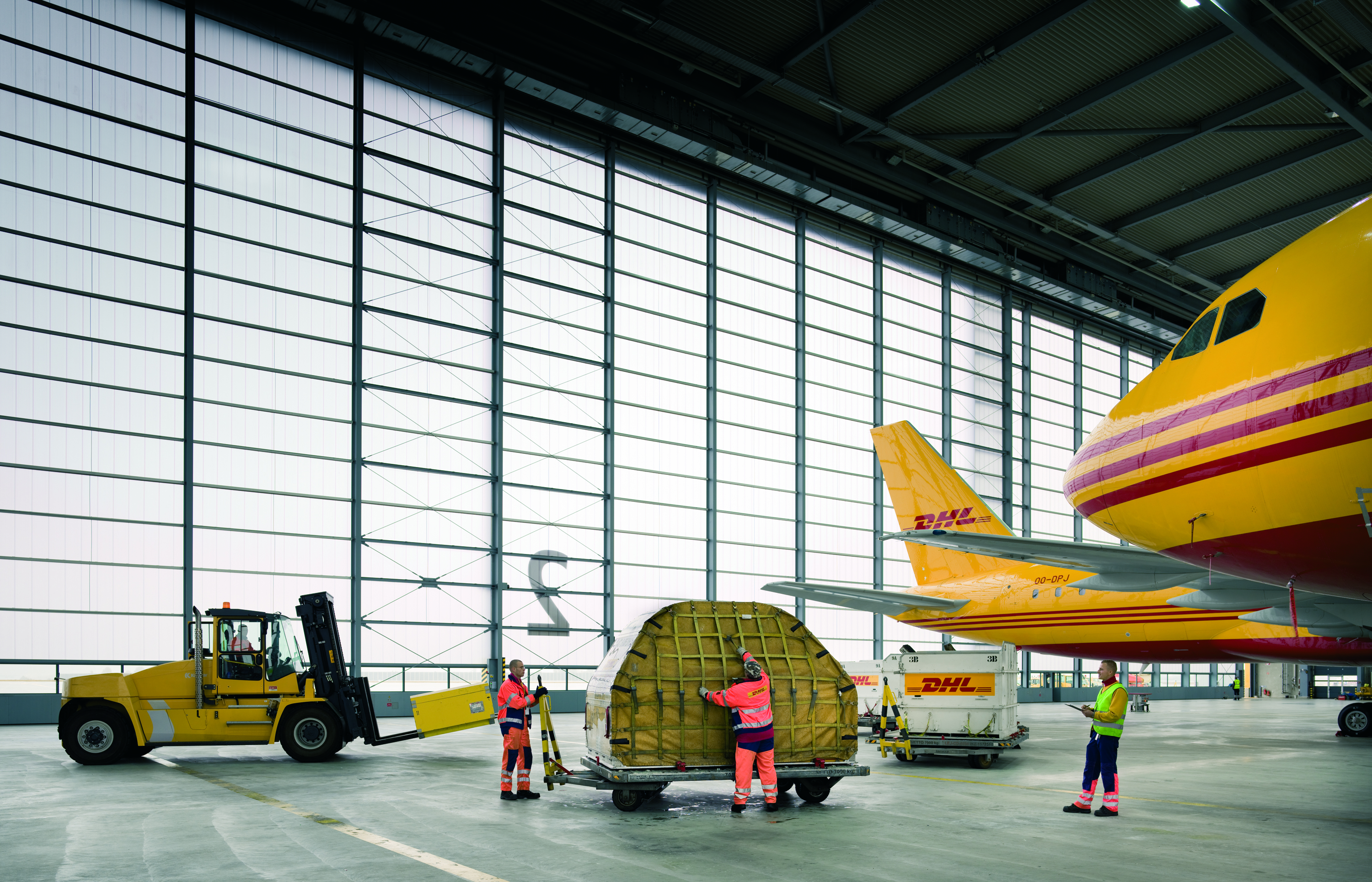 DHL Global Forwarding expands its around-the-world flight services
