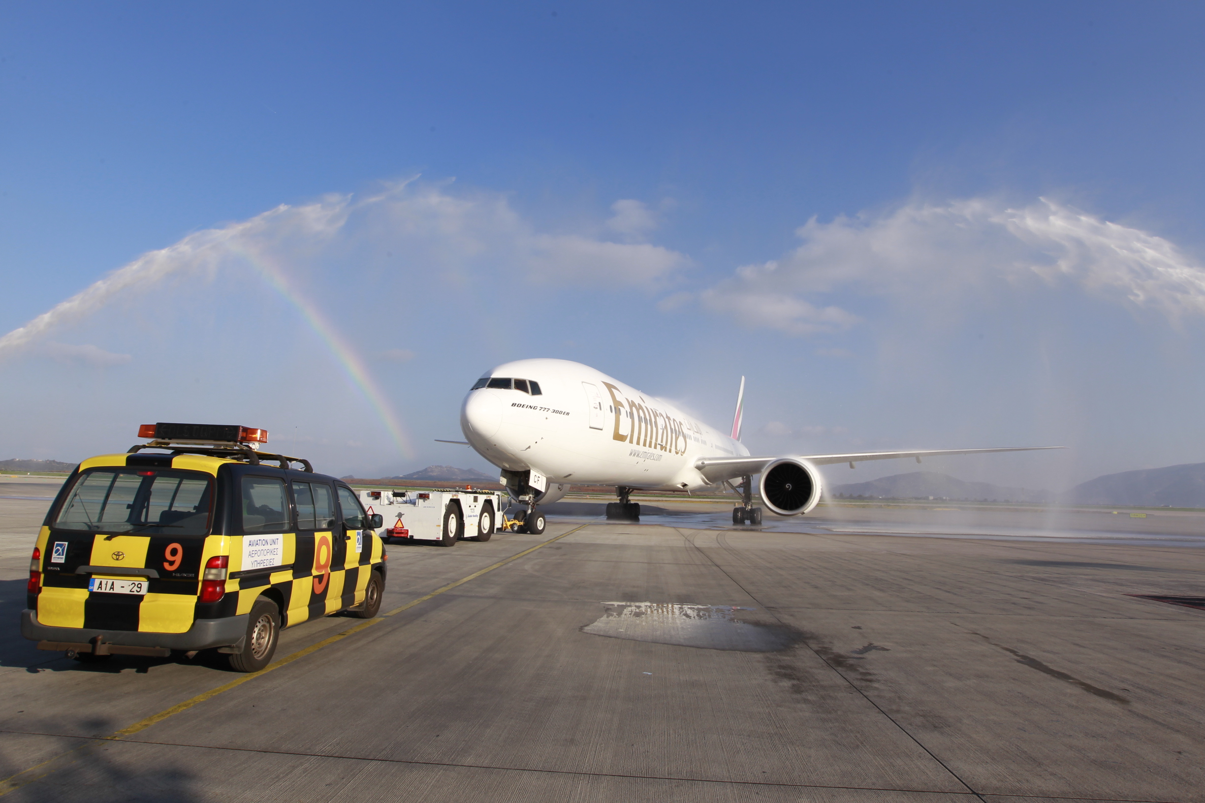 Emirates startet Liniendienst nach Newark via Griechenland