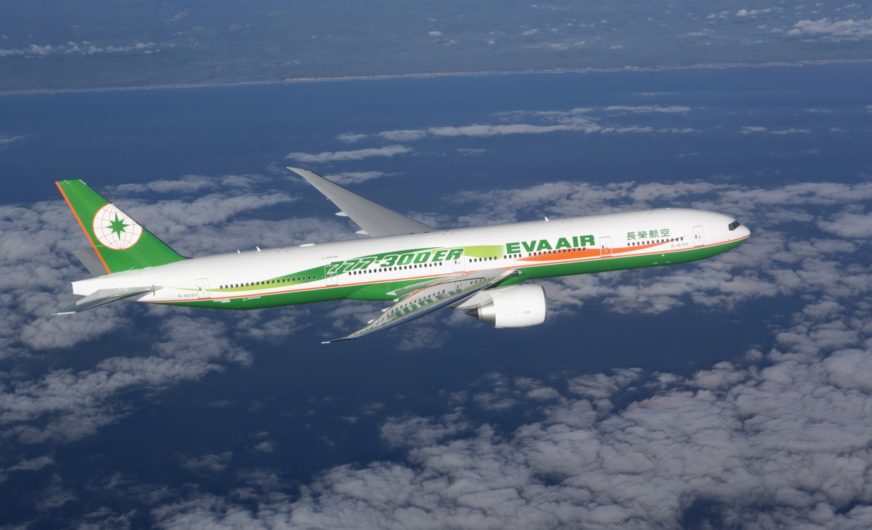 Boeing 777-300ER der Eva Air im Anflug auf Wien