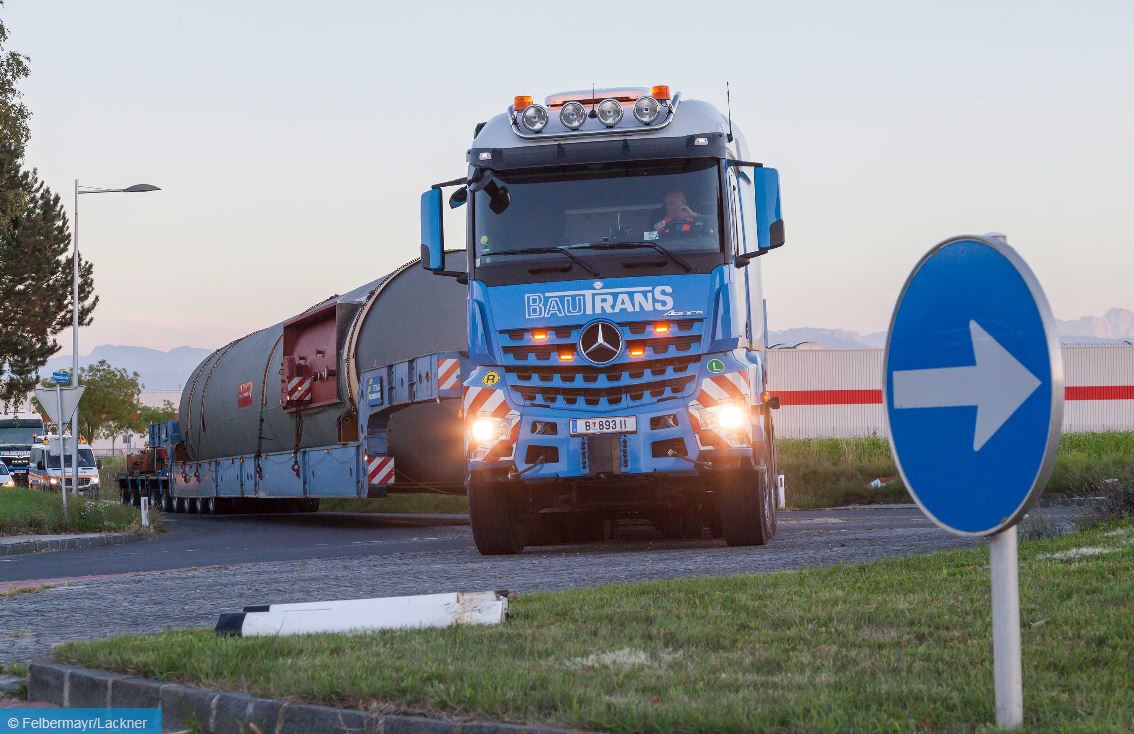 Bridge trailer allows for transport of 86-tonne containers