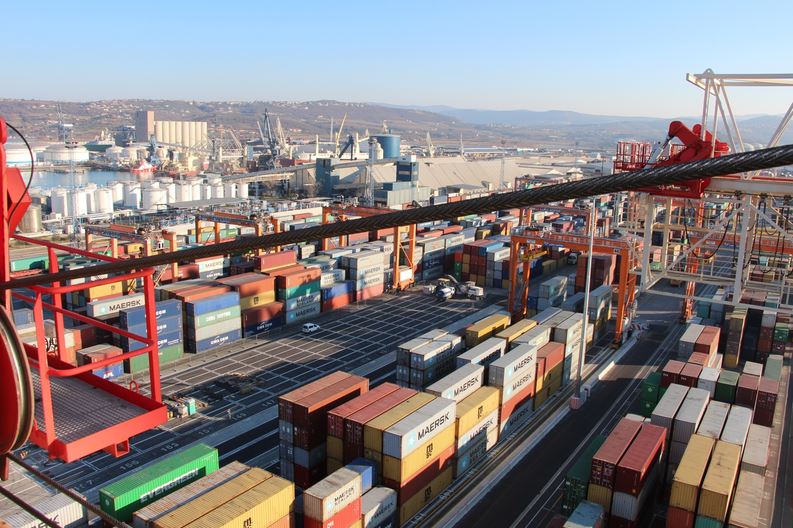 Steigende Nachfrage für Container-Stuffing im Hafen Koper