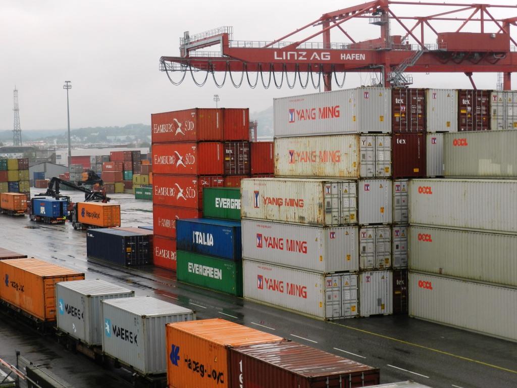 Zufriedenstellender Containerumschlag im Linzer Hafen
