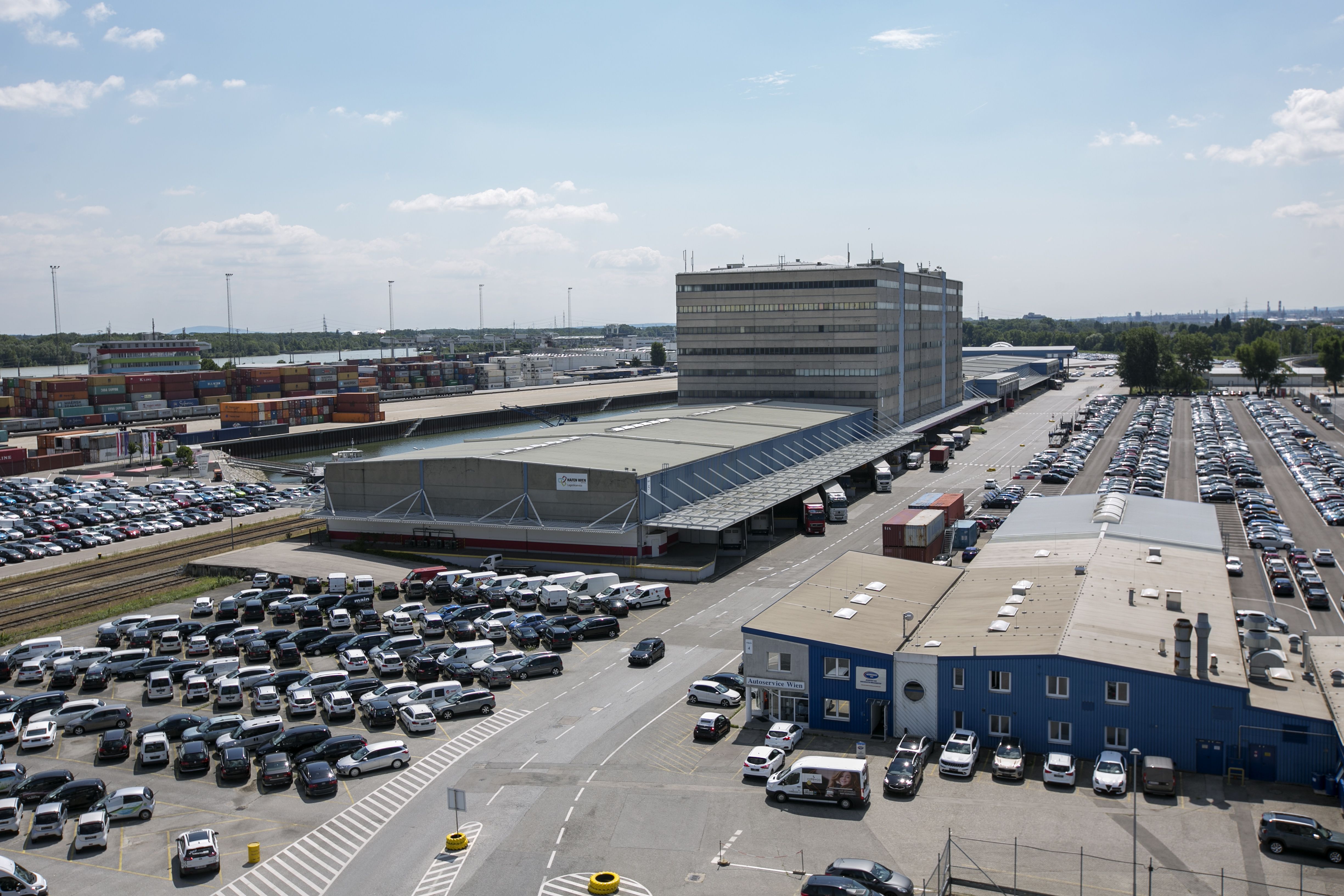 Hafen Wien erweitert Auto-Lagerfläche für Lagermax