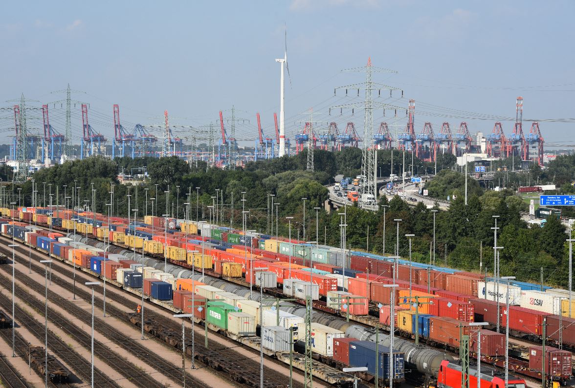 Hafen Hamburg wächst im Containerverkehr auf der Schiene