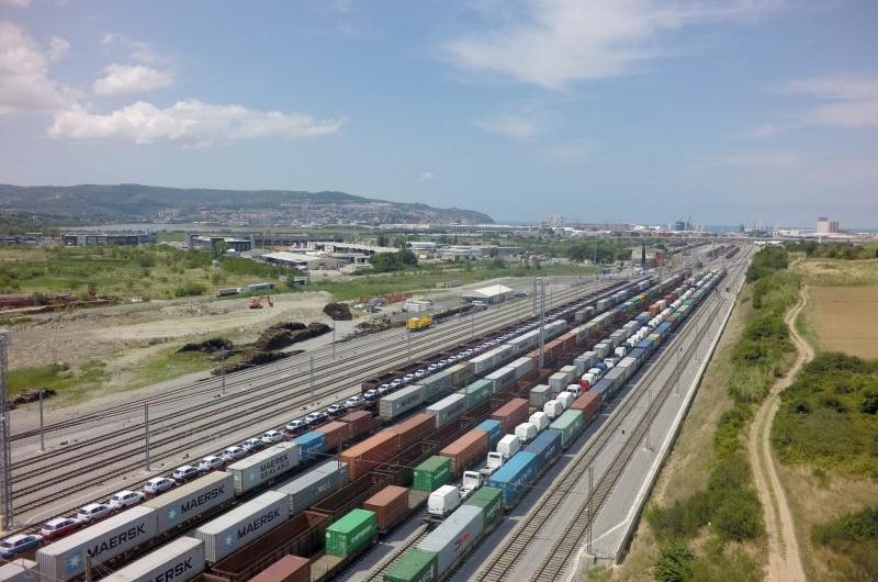 Neue Container- und Autoanlagen im Hafen Koper
