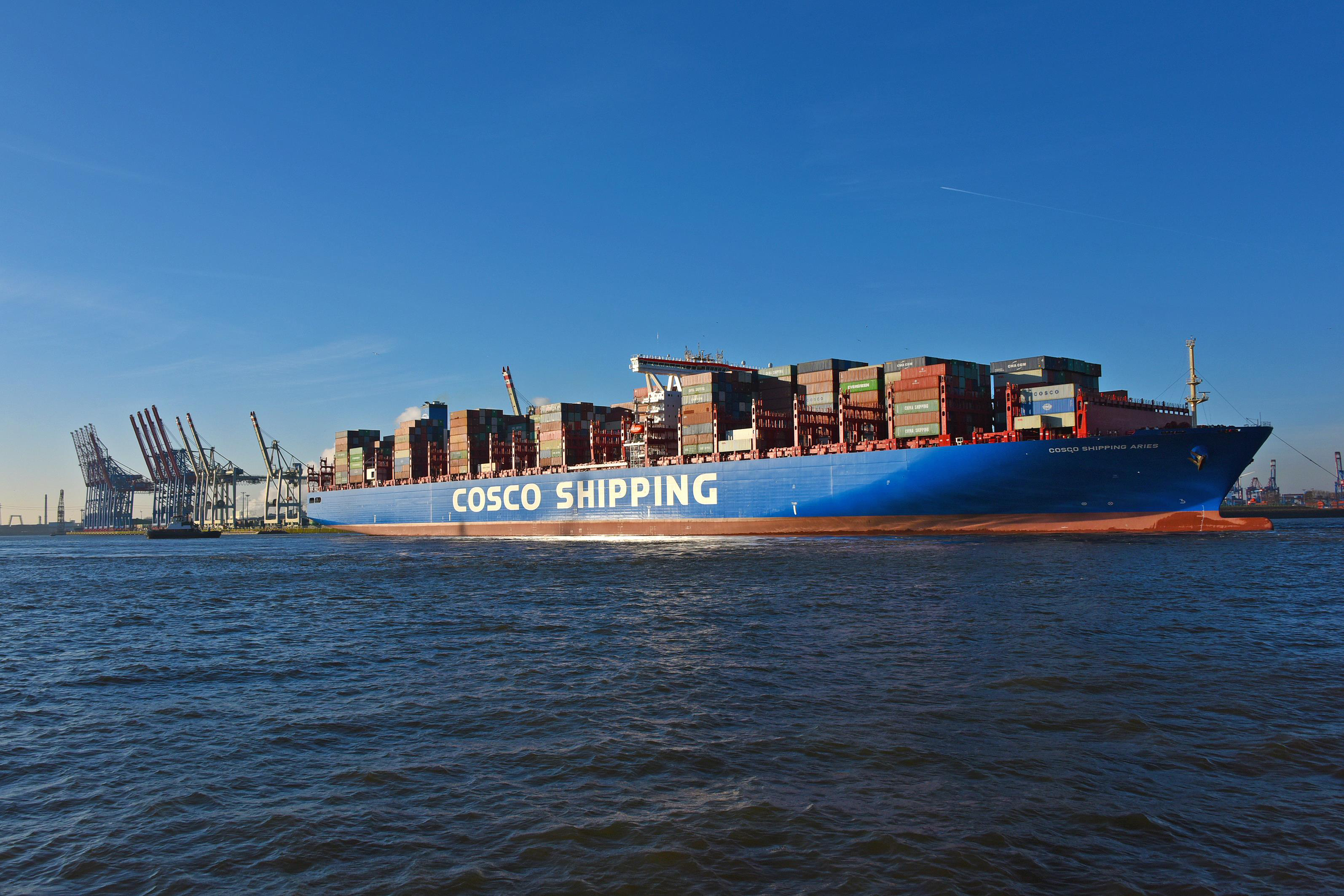 „Cosco Shipping Aries“: Erstes 20.000-TEU-Schiff am Tollerort