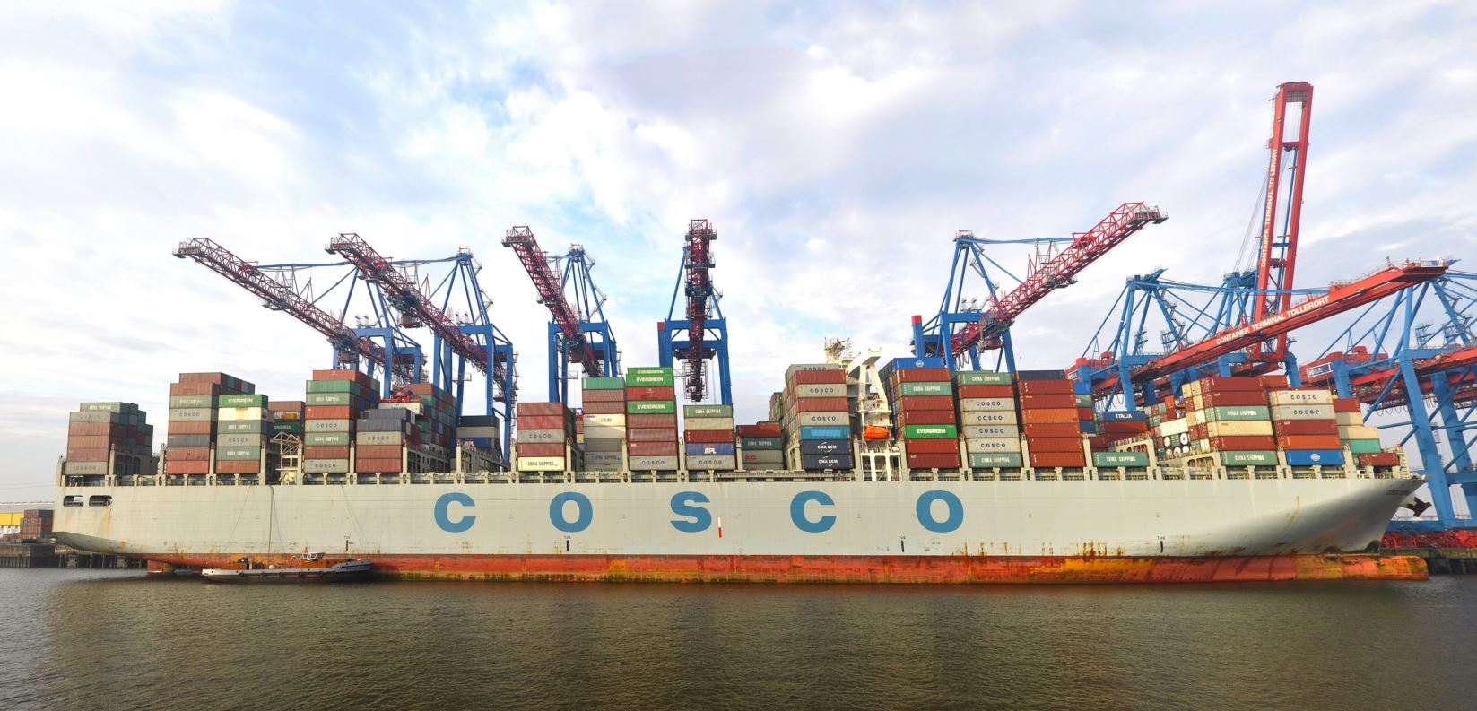 HHLA ist fit für die weltweit größten Containerschiffe