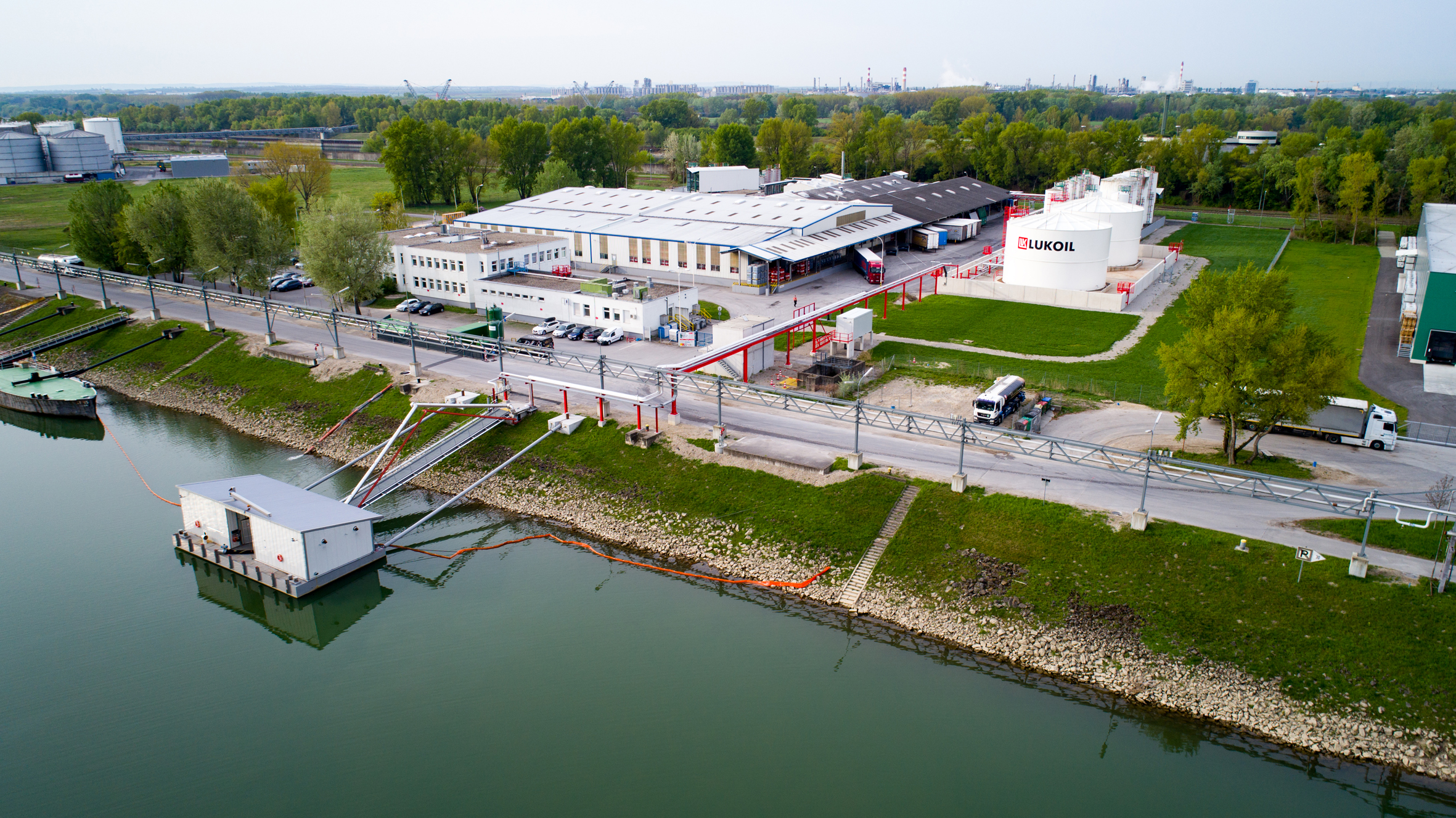 Lukoil Lubricants Europe wächst am Standort im Hafen Lobau