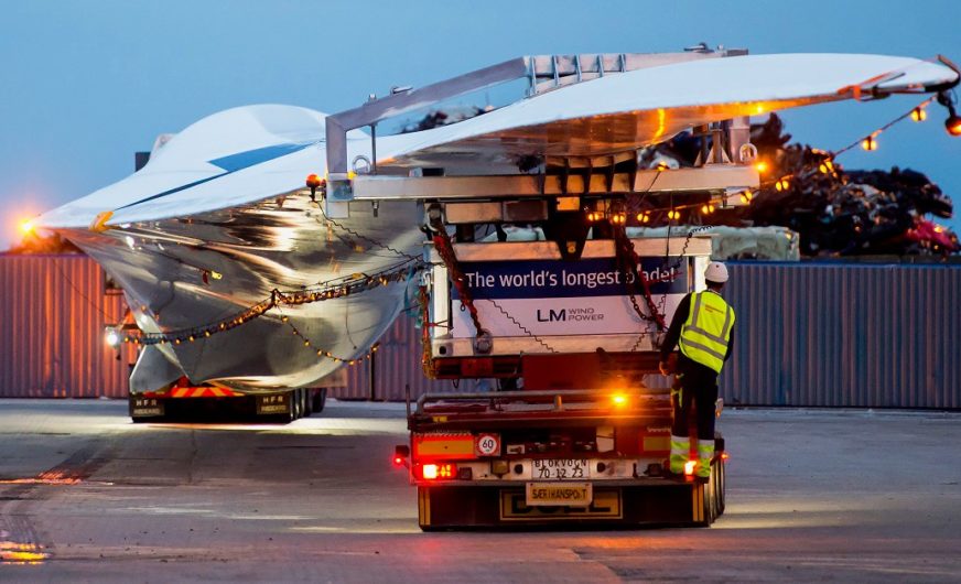 Record-breaking transport of wind turbine blade