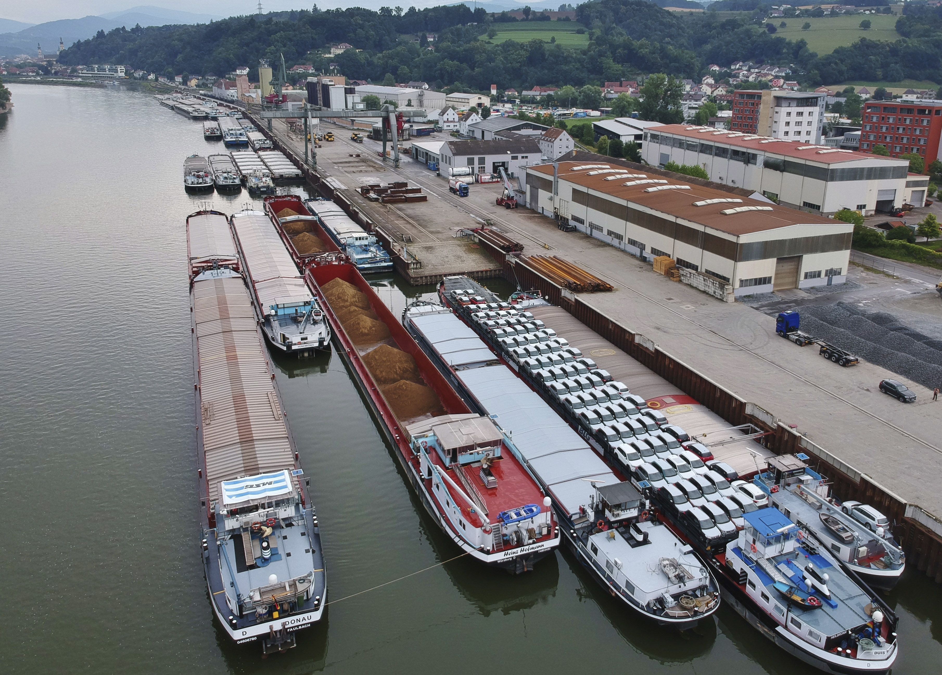 Extremes Niedrigwasser in Bayern behindert Donauschifffahrt