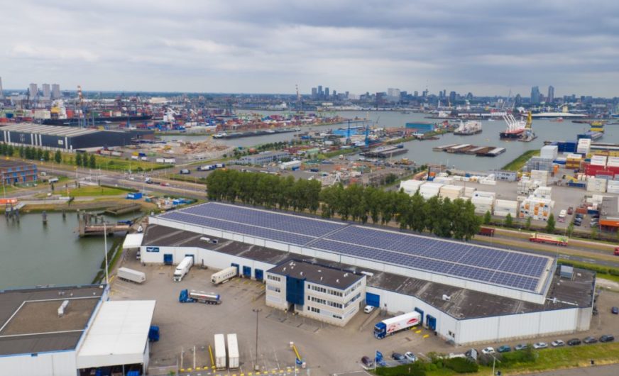 Größte Solaranlage im Hafen Rotterdam