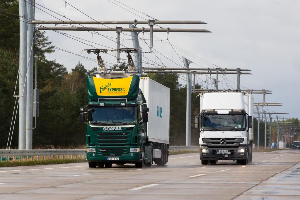 Siemens baut ersten eHighway für Hybrid-Lkw in Deutschland
