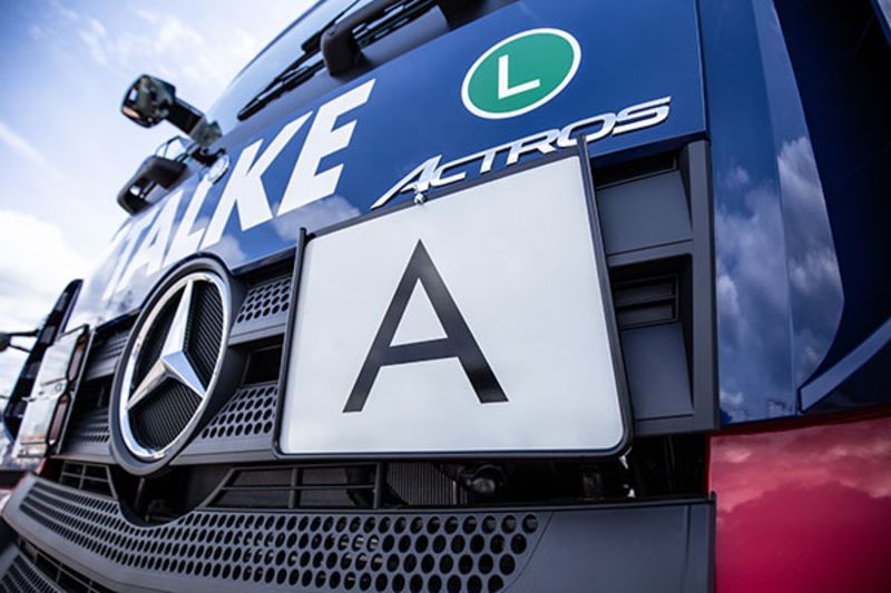 Talke leases 150 new semi-trailer units from Mercedes-Benz