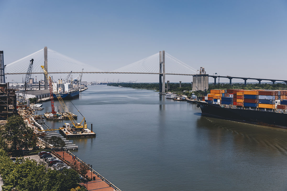 UPS erweitert den Seefrachtservice auf 130 neue Handelsrouten