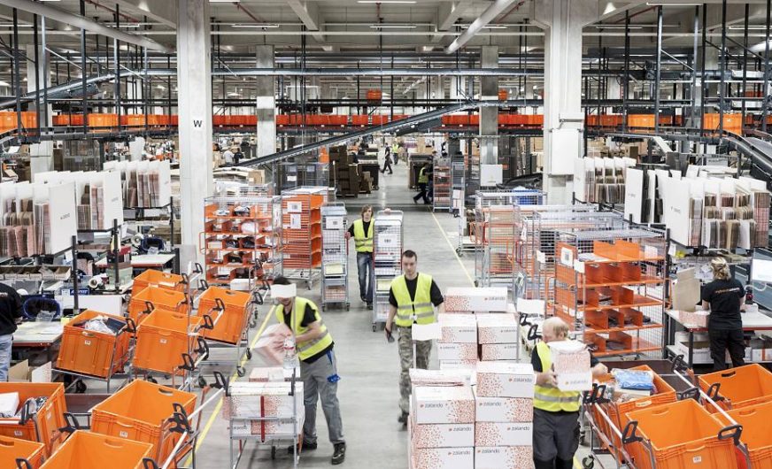 Zalando etabliert Logistikzentren in Paris und Stettin