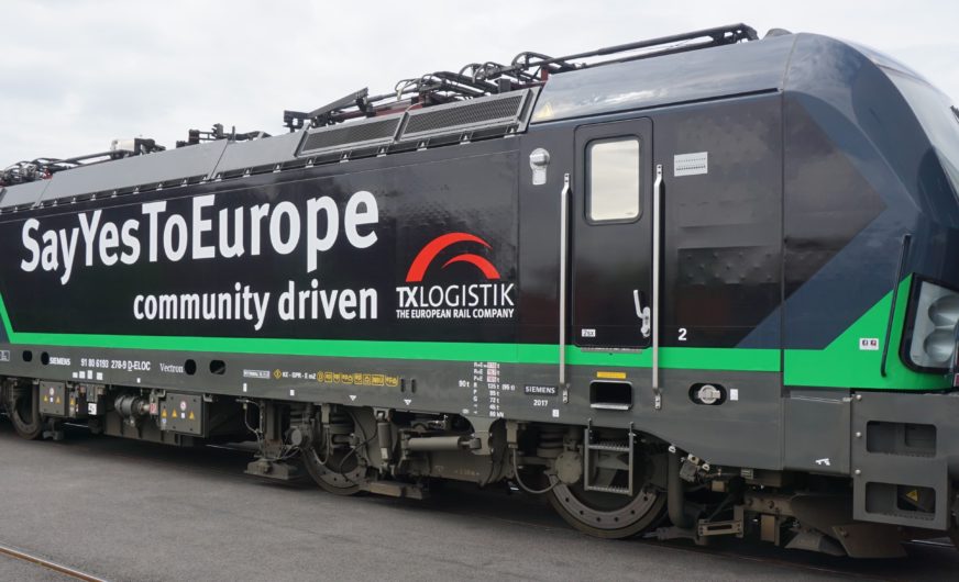 TX Logistik: Neue Vectron-Lokomotive „Say yes to Europe”