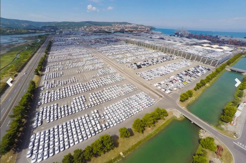 Neue Garage für Autoterminal im Hafen Koper