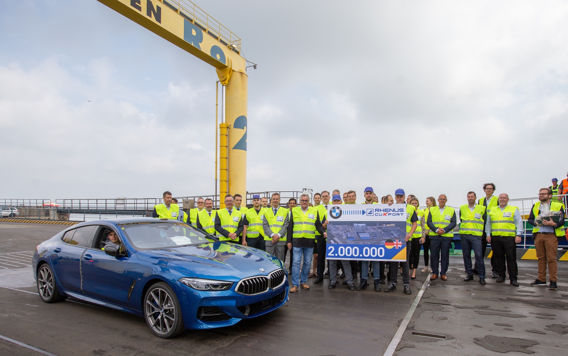 The two millionth new car of the BMW Group was loaded in Cuxhaven -  Österreichische Verkehrszeitung