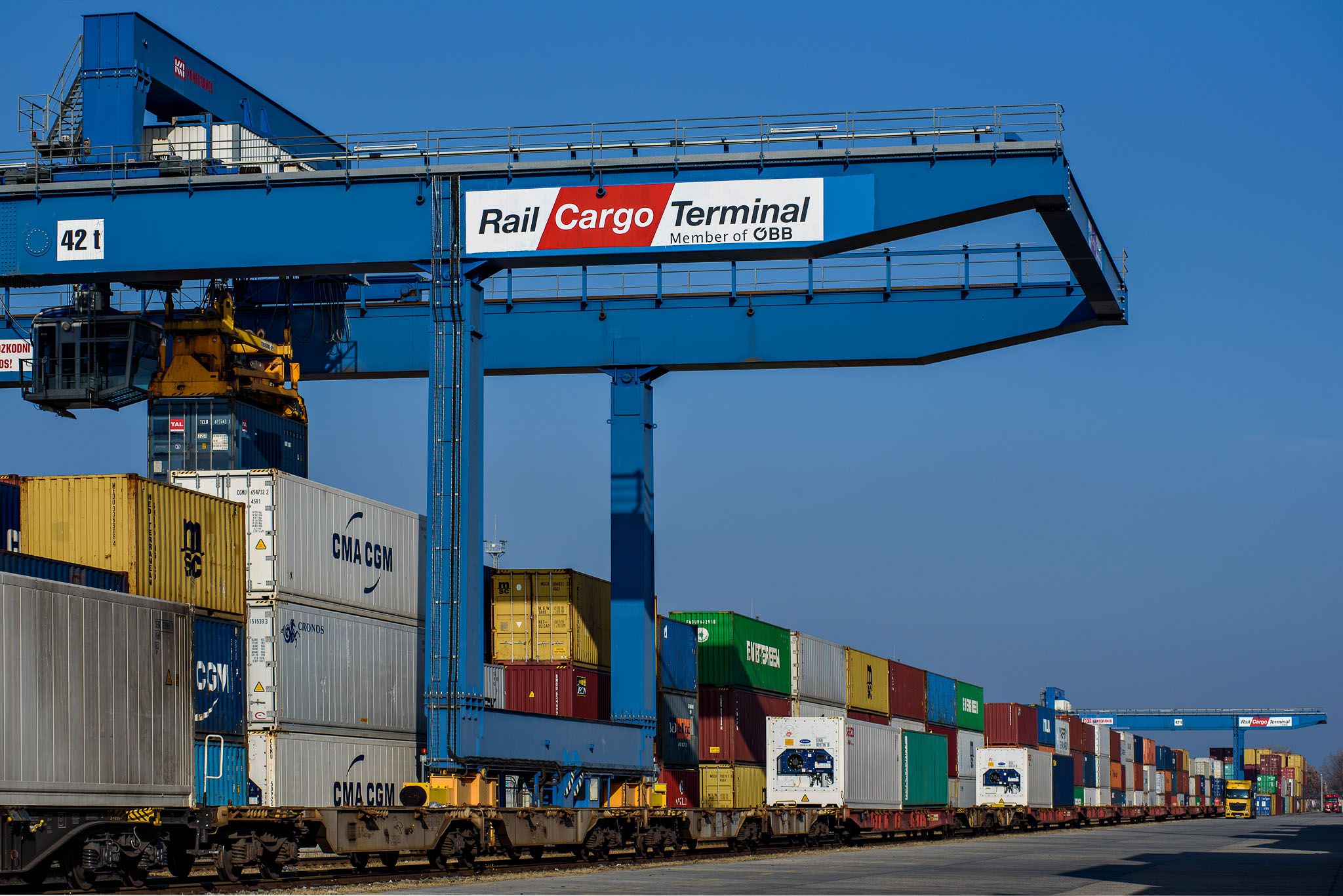 Chinaʼs Cosco acquires stake in Rail Cargo Terminal-BILK - Österreichische Verkehrszeitung