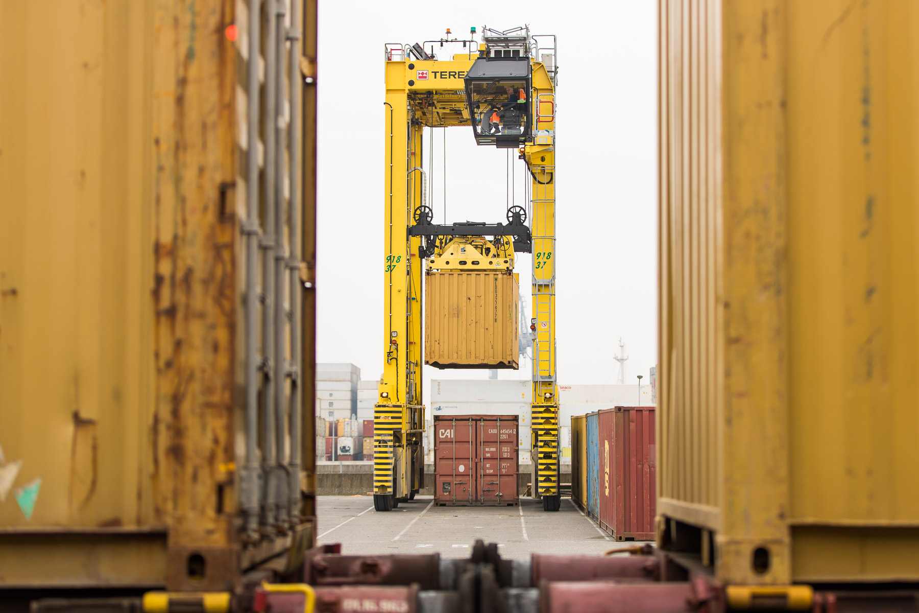 Lineas plant LkwSchienenHub im Großraum Antwerpen