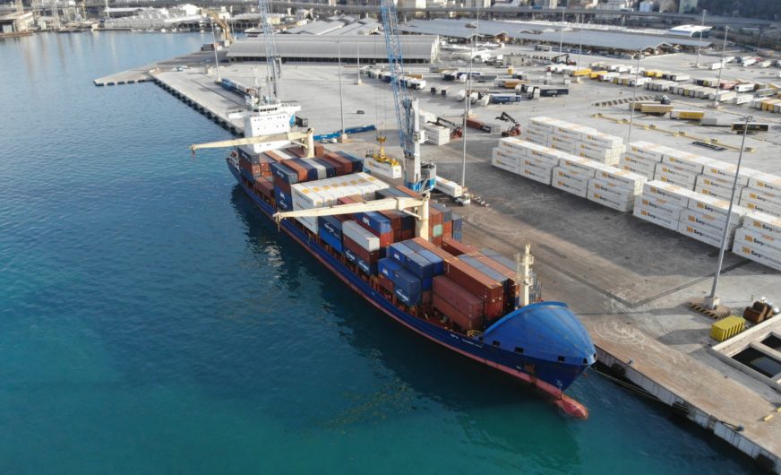 Erster Containerdienst am HHLA PLT Trieste