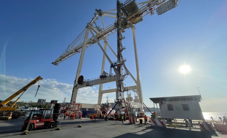 Neue STS-Containerkrane im Hafen Koper