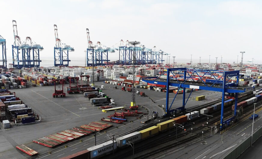 Bremenports: Container zieht es auf die Schiene