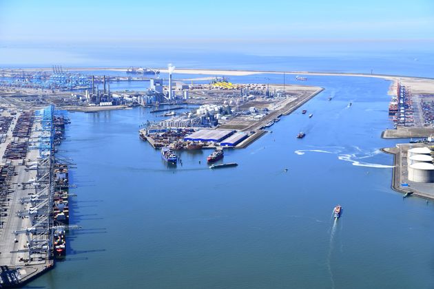 Auch im Hafen Rotterdam sinkt der Containerumschlag