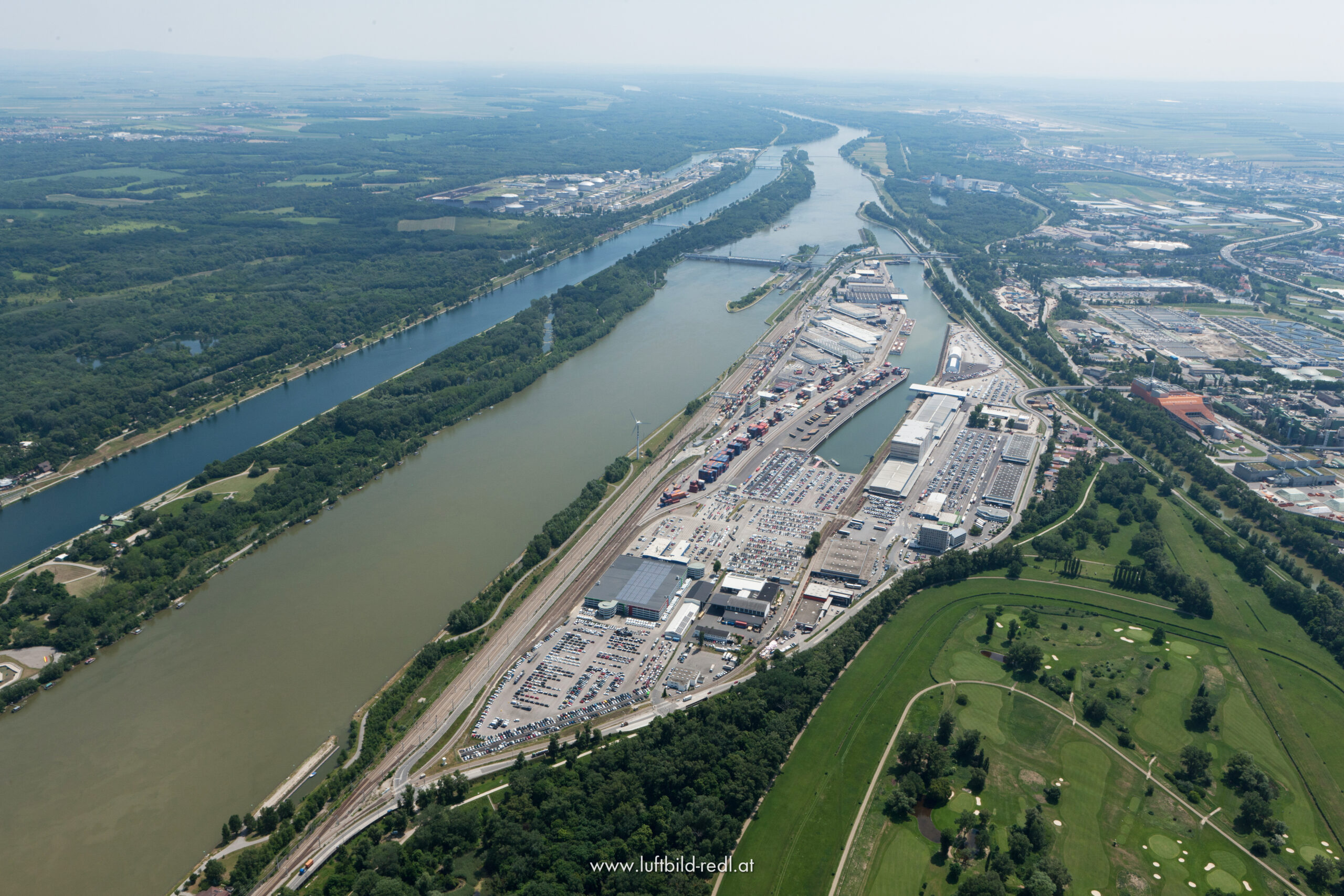 Hafen Wien 60 Jahre im Zeichen der Trimodalität Österreichische