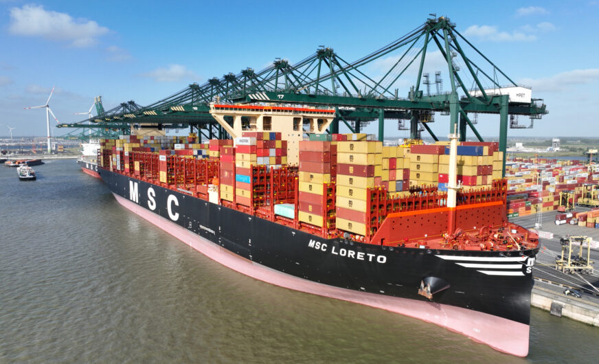 Größtes Containerschiff der Welt im Hafen Antwerpen