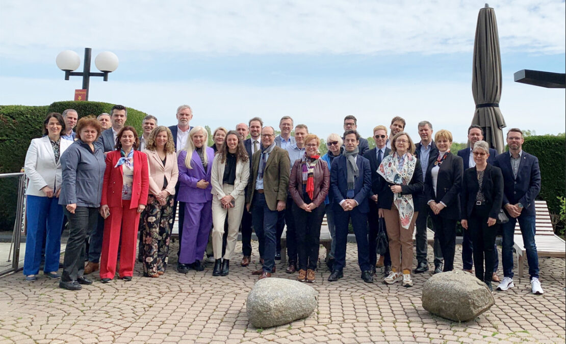 Ashwin Bhat wird neuer CEO der Lufthansa Cargo - Österreichische ...