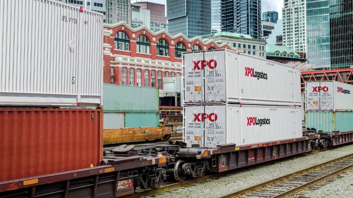 XPO Logistics bringt Baxter Healthcare auf die Schiene