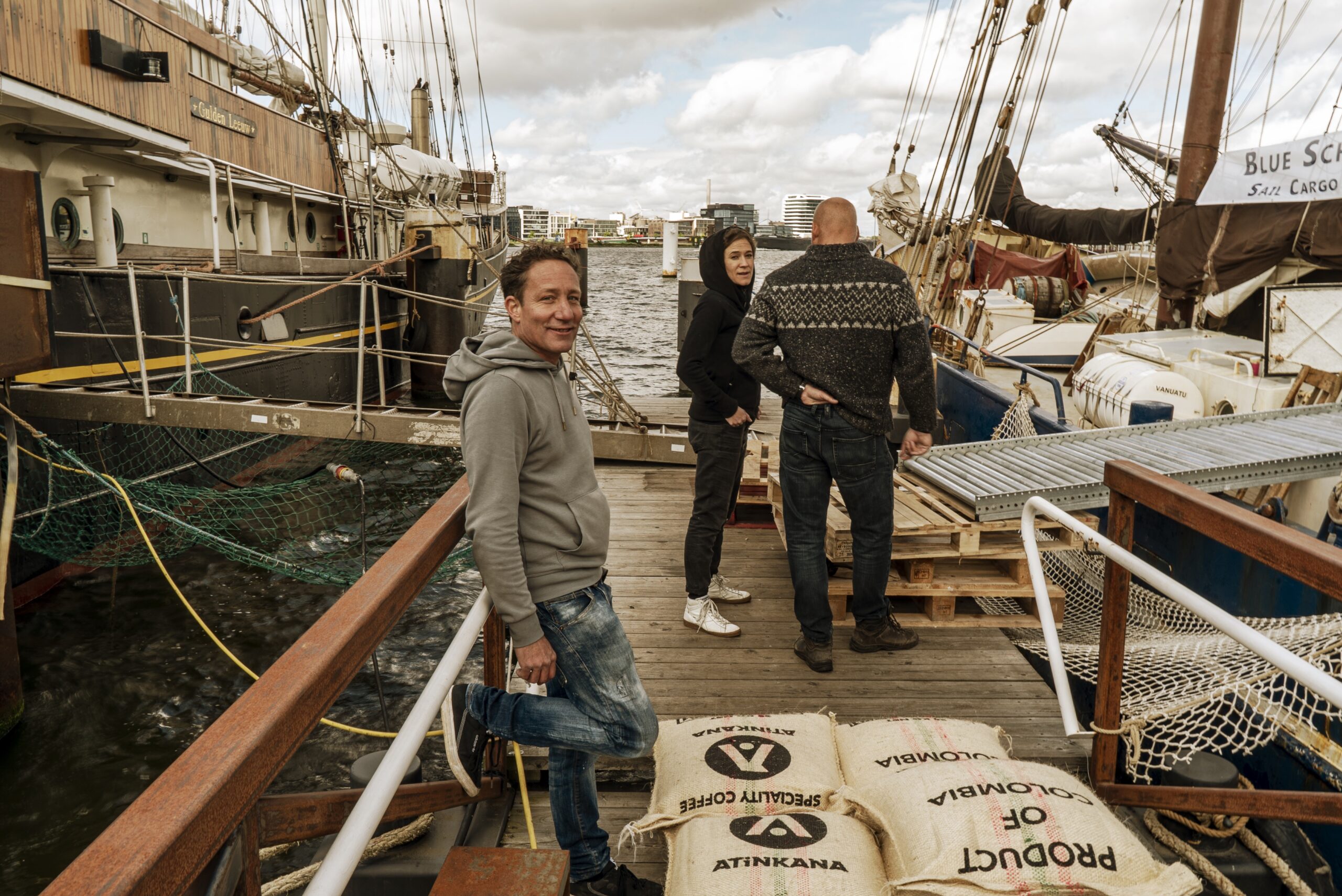 Kaffeebohnen aus Kolumbien segeln über den Atlantik 