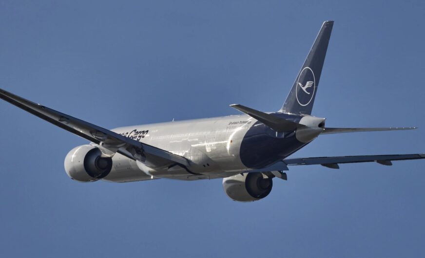 Lufthansa Cargo-Flieger streifen Haifischhaut über