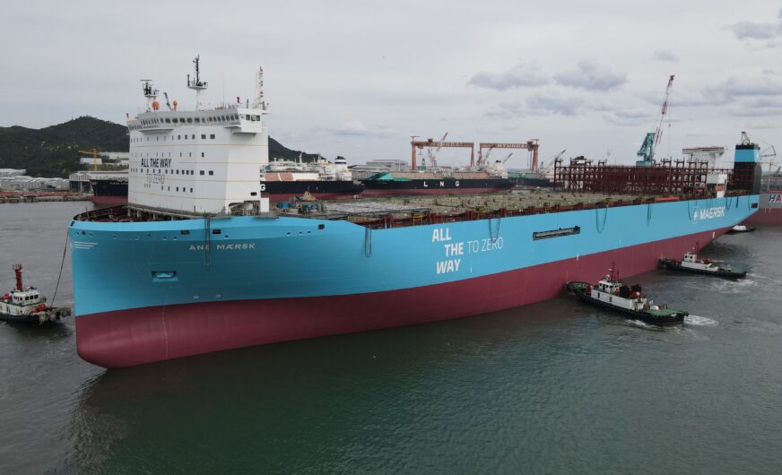 Maersk tauft erstes großes Methanol-Containerschiff 