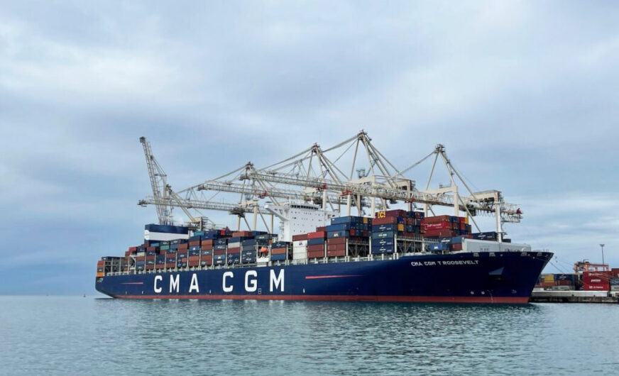 Größtes Containerschiff von CMA CGM im Hafen Koper