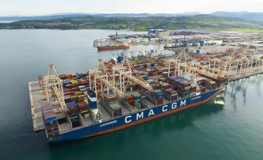 Erstes LNG-Containerschiff im Hafen Koper