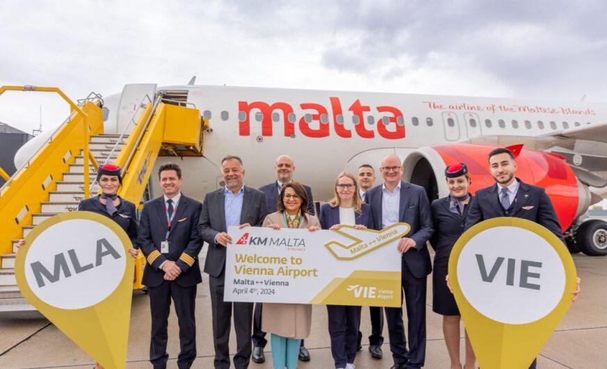 KM Malta Airlines im Anflug auf den Flughafen Wien