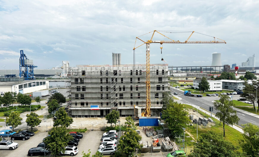 Rostock Port: Richtfest für neues Bürogebäude