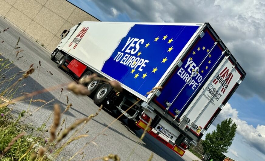 Müller Transporte zeigt Flagge für die europäische Idee