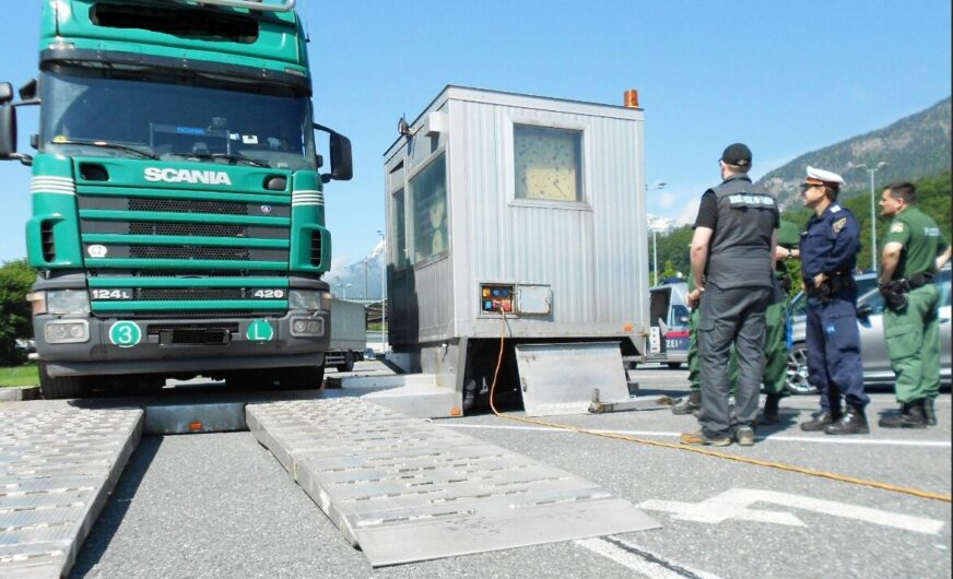 Tirol verdichtet Kontrollnetz für den Lkw-Schwerverkehr